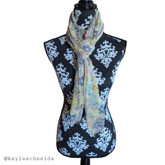 🌻2 for $20 | Lightweight Summer Scarf with Fringe - Picture 2 of 8